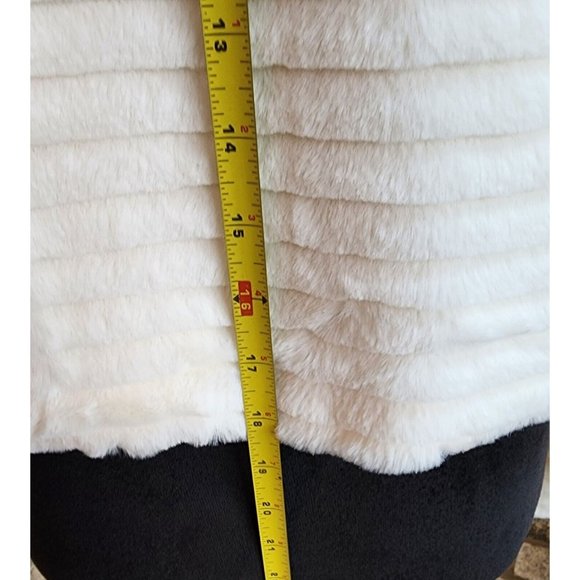 NWT Betsey Johnson FAUX FUR Ivory cream white cropped coat jacket long sleeves S - Picture 6 of 9